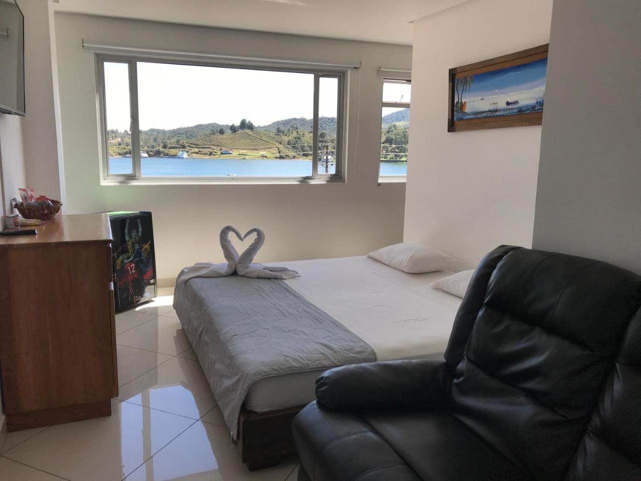 Hotel Bahia Guatape Luaran gambar